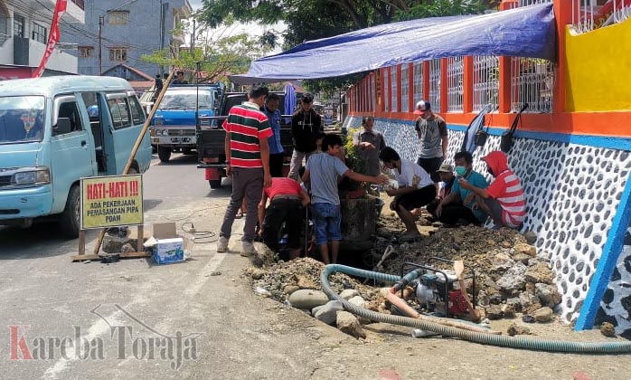 Pasokan Air Bersih di Kota Makale Terganggu karena Ada Perbaikan Pipa Induk