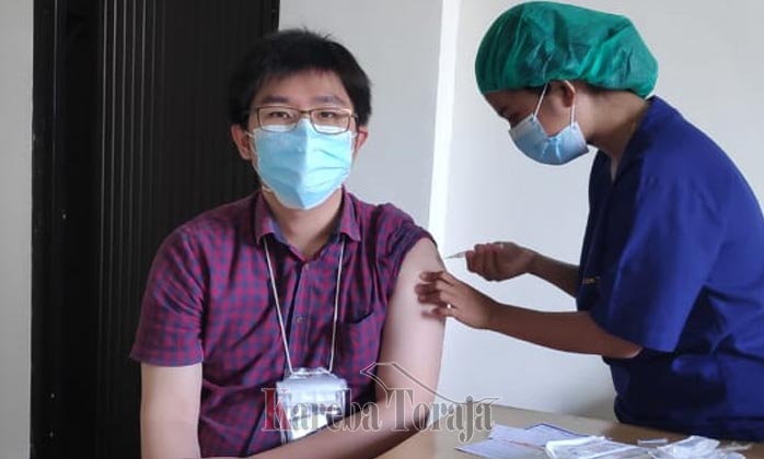Tenaga Medis RS Elim Rantepao Jalani Vaksinasi Covid-19 Tahap 2