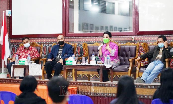 Kepada Siswa SMA Barana’, Lily Salurapa: Kalian Adalah Harapan Masa Depan Bangsa