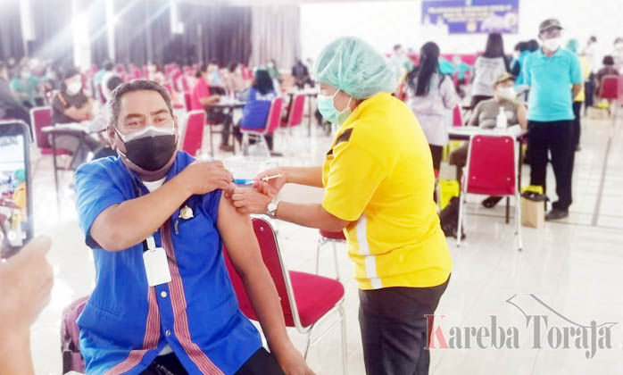 700-an Pelayan Publik Disuntik Vaksin Covid-19 di Tana Toraja