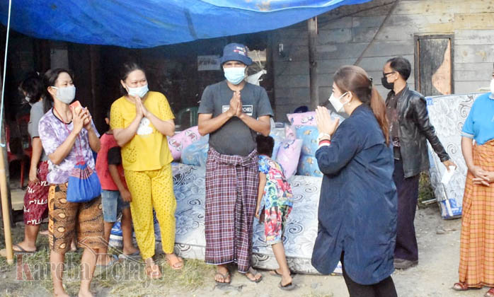 Selain Orang Tuanya, Anggota DPR RI, Eva Rataba Juga Akan Bantu Anak Korban Kebakaran di Pasar Sangalla’