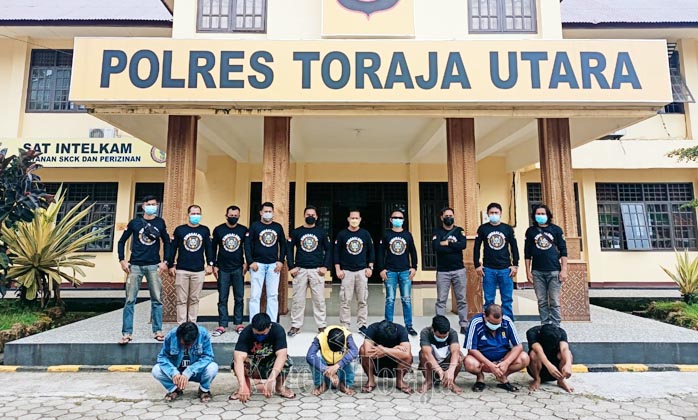 8 Terduga Pelaku Judi “Tedong Silaga” Ditangkap Timsus Singgalung Polres Toraja Utara