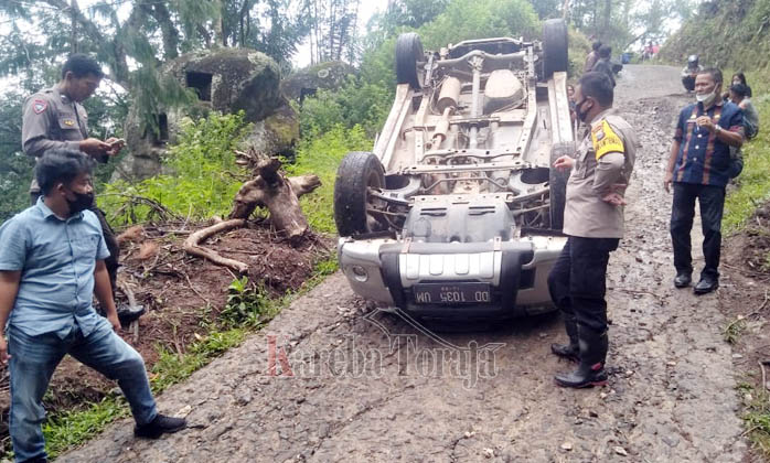 Ikut Kegiatan “Kantor Bupati Mobile”, Mobil Dinas Pertanian Toraja Utara Terbalik