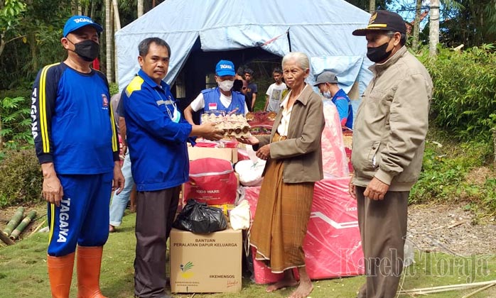 Dinas Sosial Salurkan Bantuan untuk Korban Kebakaran di Tallung Penanian Sanggalangi