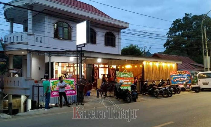 Cafe Dengan Konsep Live Musik Kini Hadir di Tengah Kota Makale
