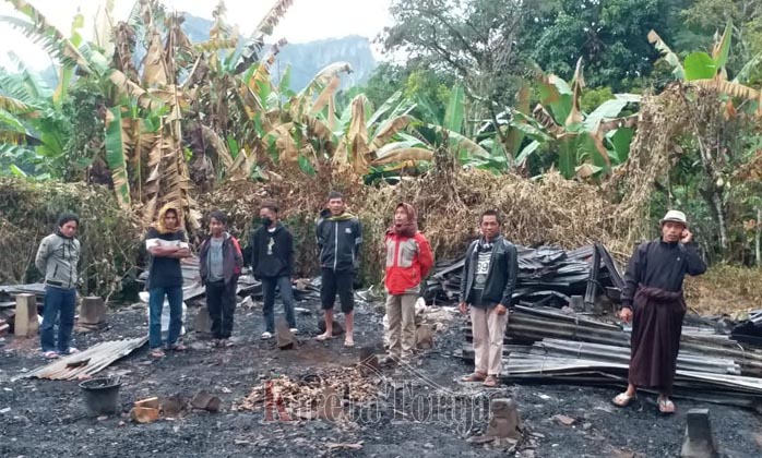 Solidaritas Pemuda Lintas Agama Bantu Korban Kebakaran Milik Warga Kaduaja