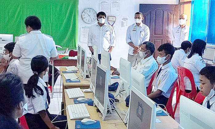 Bupati Tana Toraja Pantau Pelaksanaan ANBK Tingkat SMP