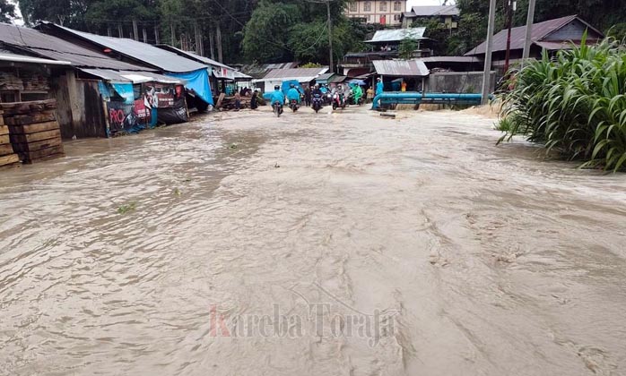 BREAKING NEWS: Puluhan Rumah di Dua Kelurahan di Makale Terendam Air