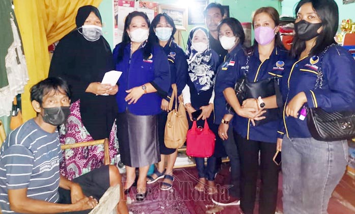 Rangkaian HUT ke-10 Partai Nasdem, DPD Tana Toraja Bantu Biaya Hidup Penderita Stroke di Makale