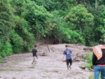 Longsor di Parodo, Bittuang, Jalan Poros Toraja – Mamasa Tertutup