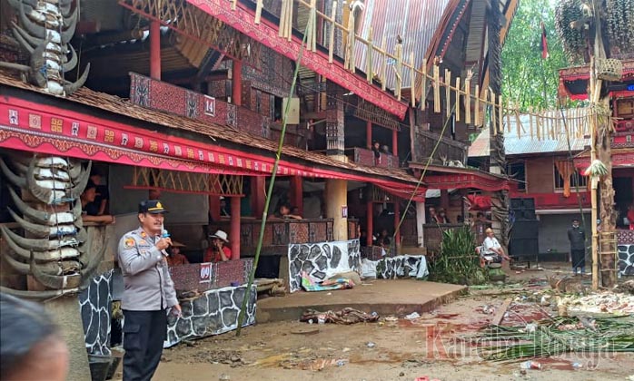 Kapolsek Rindingallo Sosialisasikan Larangan Judi di Acara Rambu Solo’