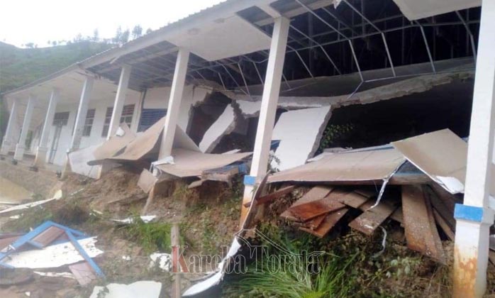 Gedung SMAN 12 Tana Toraja Hancur Diterjang Tanah Longsor
