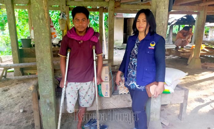 Rangkaian HUT Ke-10 Partai Nasdem, Legislator Nasdem Yuli Saranga Bantu Penyandang Disabilitas di Rembon