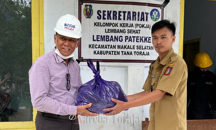 Lagi, PLTA Malea Berbagi Bingkisan Natal untuk Warga di Tiga Lembang di Makale Selatan