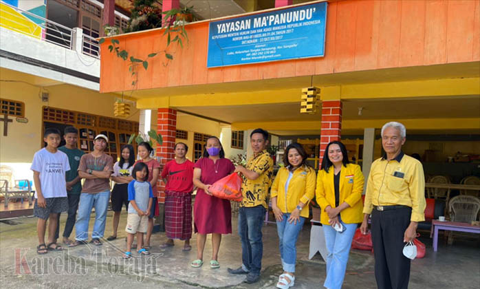 Golkar Tana Toraja Berbagi Bingkisan Natal ke Panti Asuhan Sangalla dan Panti Rehabilitasi Rantetayo