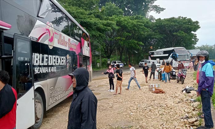Penurunan Penumpang Bus di Bua Tallulolo Dikeluhkan Wisatawan