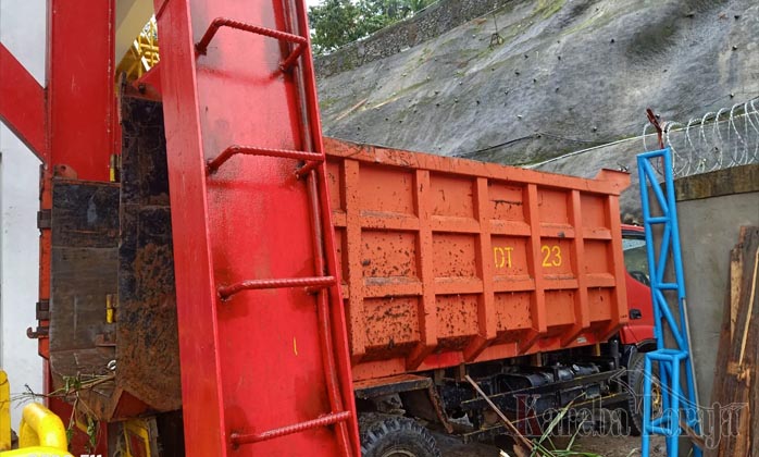Setiap Hari, 4 Truk Sampah dari Sungai Sa’dan Tertampung Bendungan PLTA Malea
