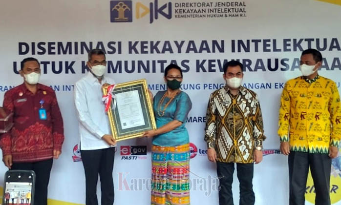 125 Ukiran Toraja Kantongi Surat Pencatatan Kekayaan Intelektual Komunal dari KemenkumHAM