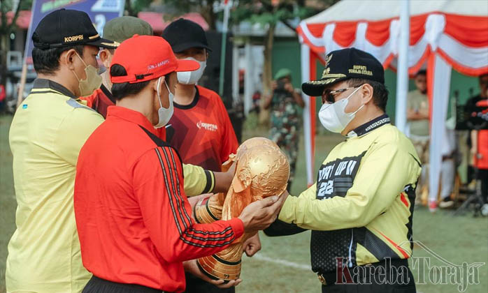 Replika Piala Dunia Digunakan Pada Kompetisi Bupati Toraja Utara Cup II 2022