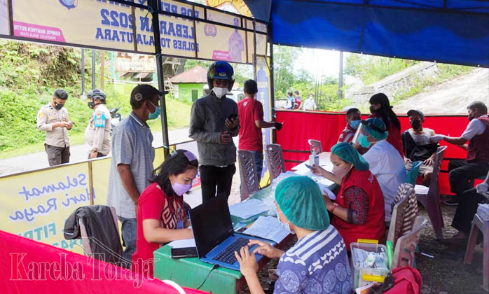 Sasar Pemudik, Polres Toraja Utara Gelar Vaksinasi di Pos Pengamanan Lebaran 2022