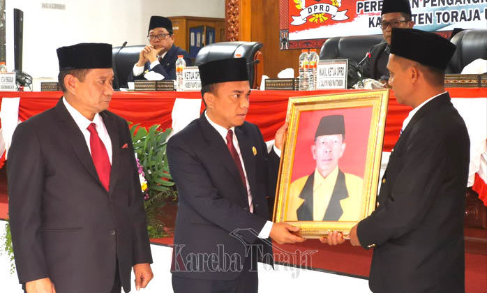 Djoni Sirande Resmi Gantikan Almarhum Marthen Tonapa Parrangan di DPRD Toraja Utara