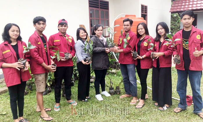 Mahasiswa KKN UKI Toraja di Lembang Tondon Langi’ Beri Kursus Gratis Bahasa Inggris