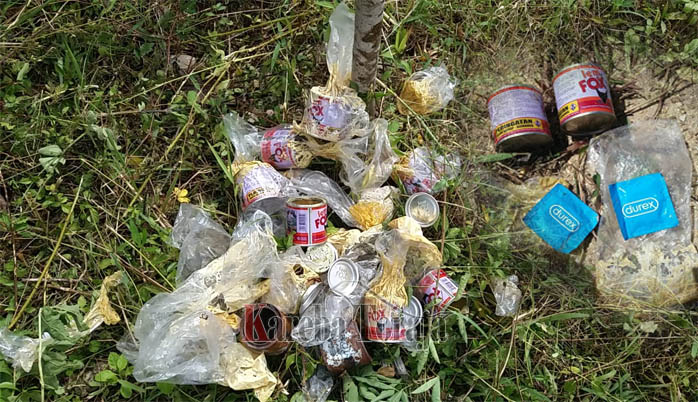 Kemasan Lem Fox dan Bungkus Kondom Berserakan di Jalan Masuk Bandara Toraja, Polisi Diminta Bertindak