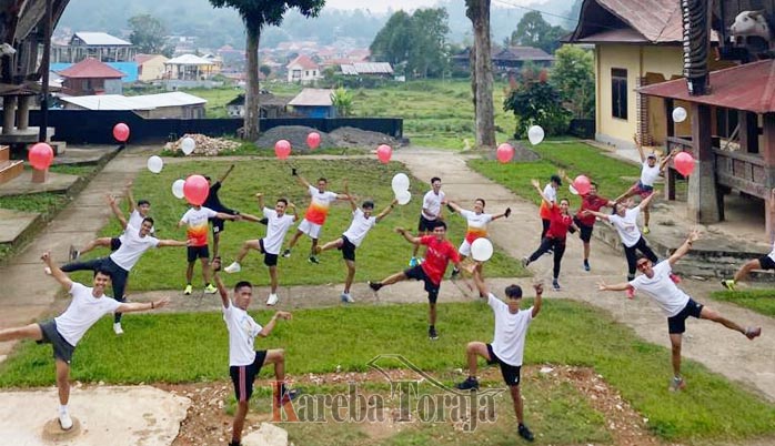 RunToraja Maknai HUT 77 RI dengan Berlari 7,7 Kilometer Keliling Rantepao-Bolu