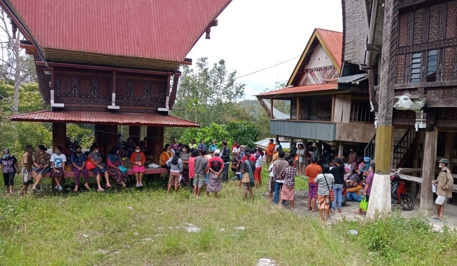 FOTO: Atrian Warga Lembang Palipu’, Tana Toraja, Terima BLT BBM