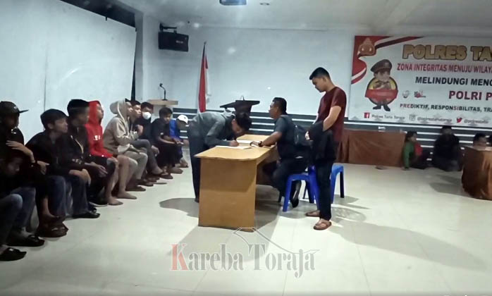 TERKINI: Puluhan Pengunjuk Rasa di PN Makale Ditahan Polisi