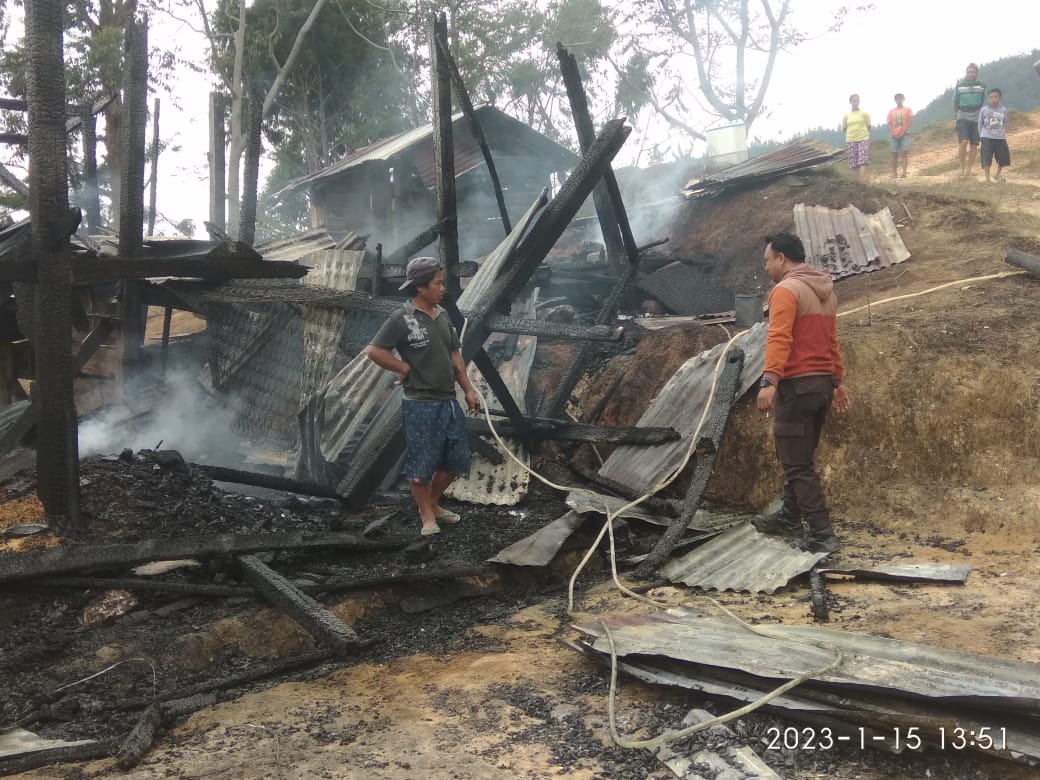 Ditinggal ke Gereja, Rumah warga Awan Rantekarua Ludes Dilalap Api