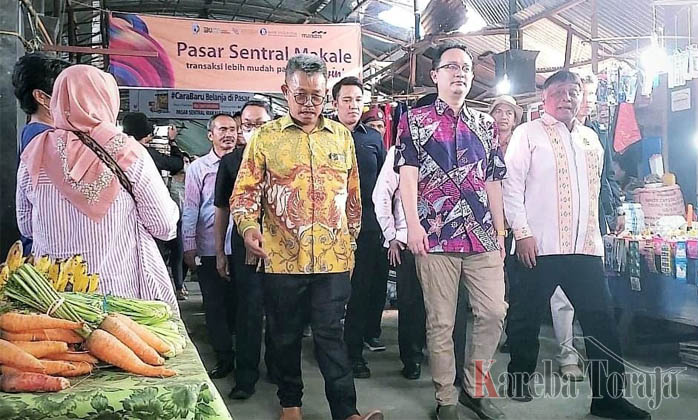 Kunjungi Pasar Makale, Wamen Perdagangan, Jerry Sambuaga Minta Pemda Buat Proposal Revitalisasi