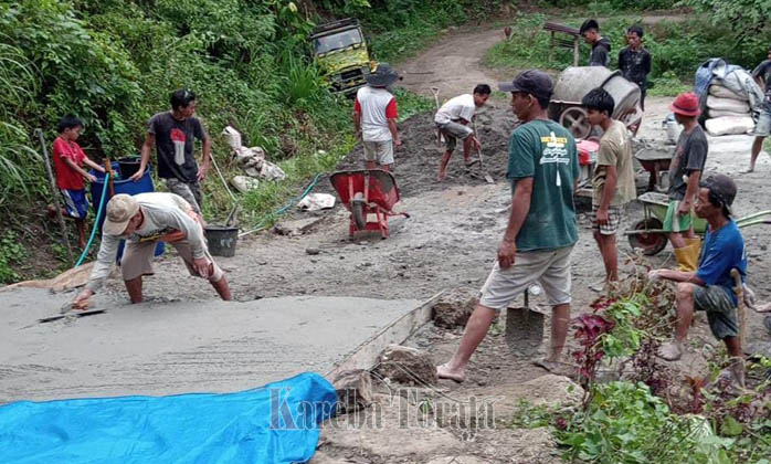 Lagi, Legislator Golkar Agustinus Patinggi Reses Dengan Cara Perbaiki Jalan