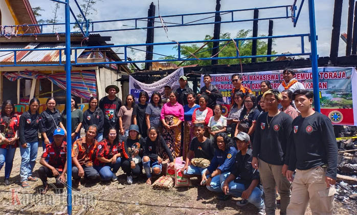 Aliansi Mahasiswa dan Pemuda Toraja Salurkan Donasi kepada Keluarga Korban Kebakaran di Nanggala