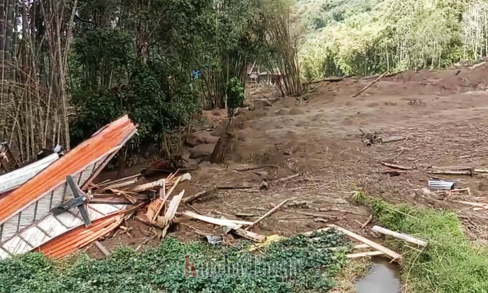 Gunung Sesean Longsor Lagi, 1 Tongkonan, 4 Rumah, dan 7 Lumbung di To’yasa Akung Tertimbun