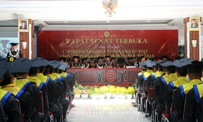 Wisuda Sarjana 962 Mahasiswa, Rektor Sampaikan Sejumlah Capaian UKI Toraja