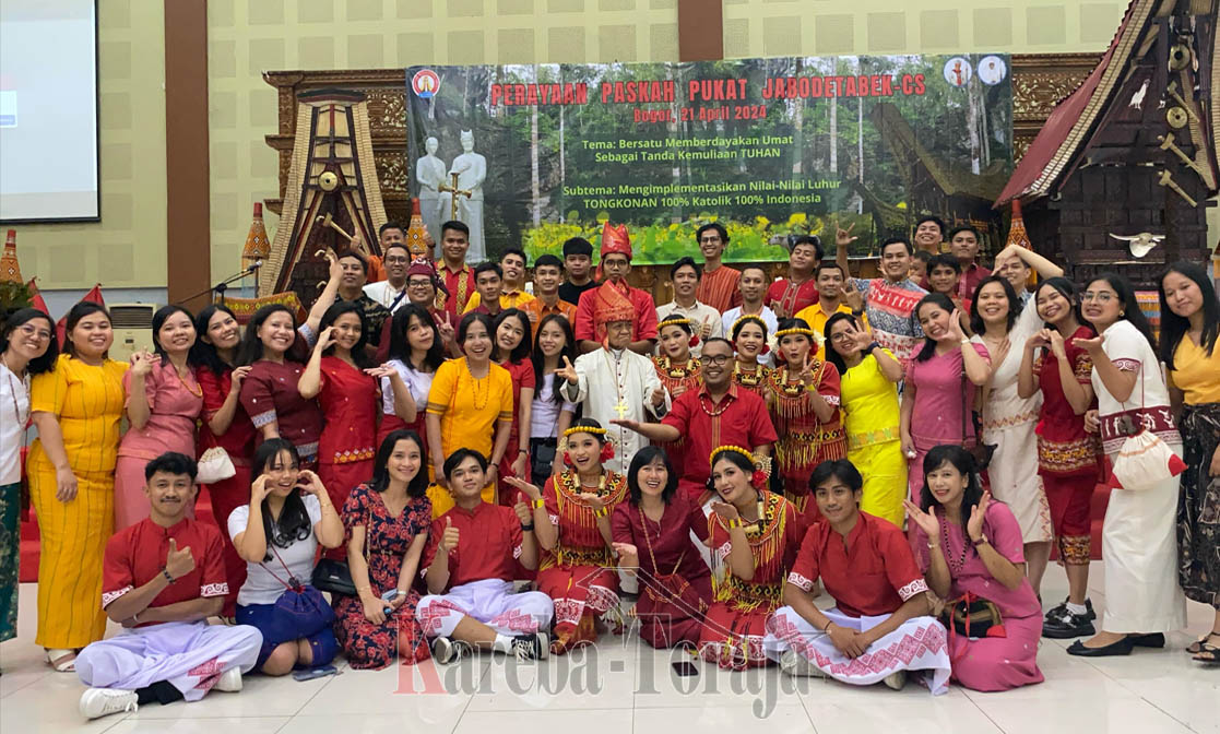 Dipimpin 2 Uskup, OMK PUKAT Jabodetabek Nyangikan Lagu-lagu Toraja pada Perayaan Paskah