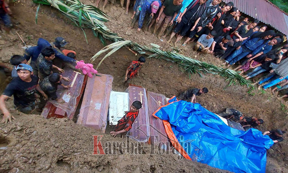 10 Jenazah Korban Longsor di Palangka, Makale Dimakamkan dalam Satu Lubang