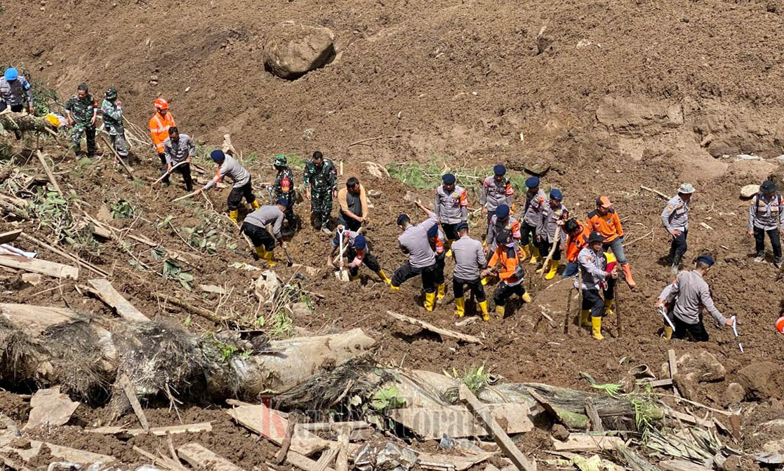 Dikepung Tanah Longsor, Pemda dan DPRD Tana Toraja Didesak Tuntaskan Ranperda Mitigasi dan Penanggulangan Bencana