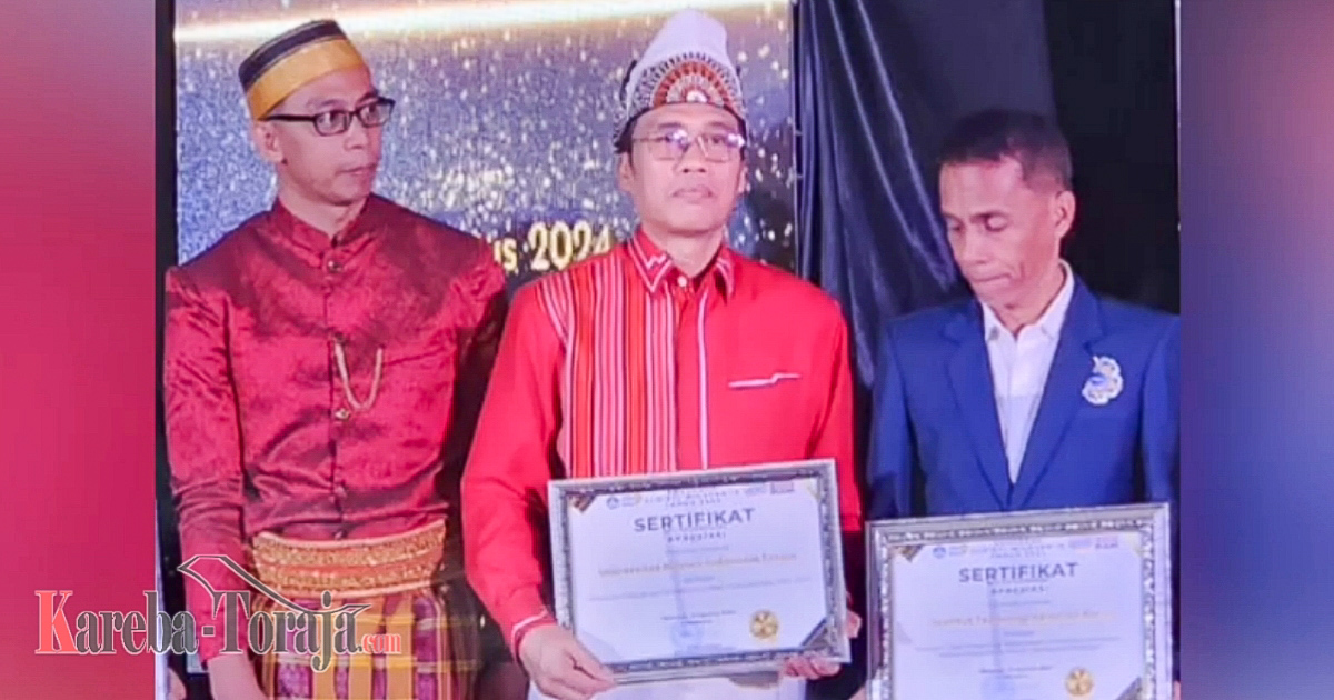 UKI Toraja Terima Penghargaan Peraih Gelar Guru Besar Terbanyak 2023/2024