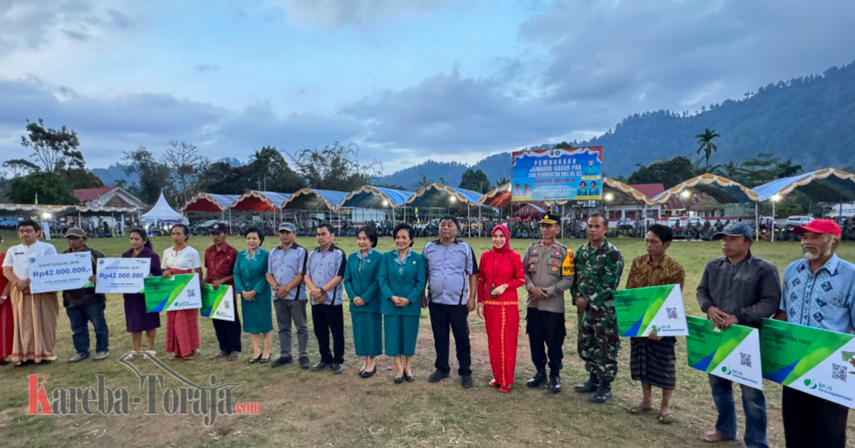 BPJS Ketenagakerjaan Serahkan Kartu Kepesertaan Kepada 1.000 Pekerja Rentan di Tana Toraja
