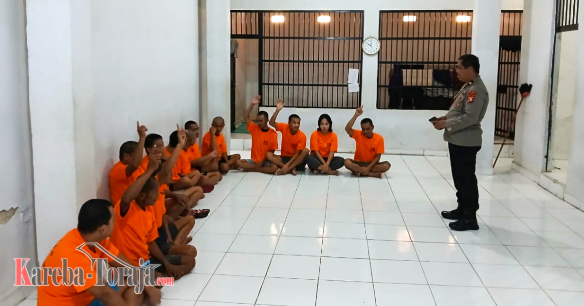 Polres Tana Toraja Rutin Berikan Pembinaan Rohani dan Mental bagi Tahanan