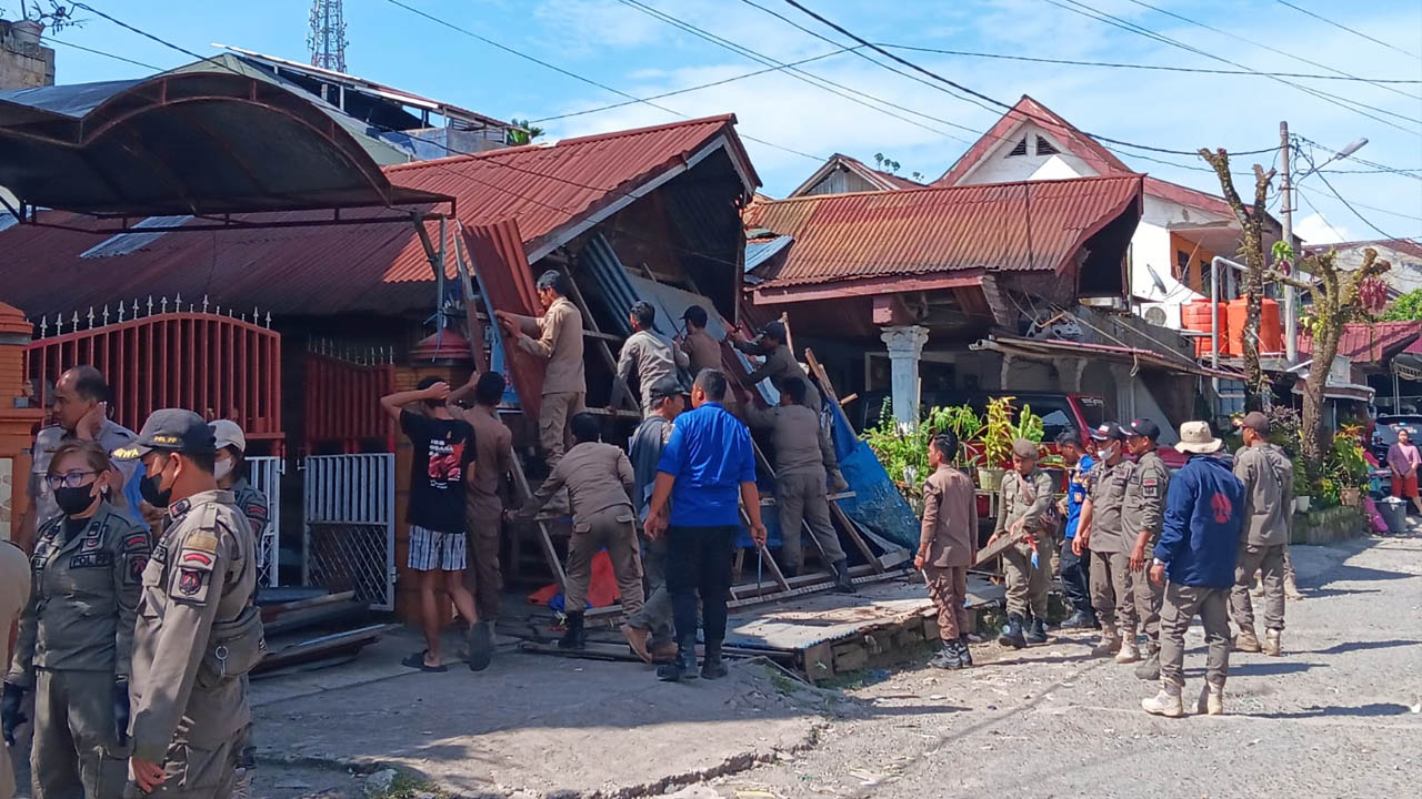 Pemkab Toraja Utara Tertibkan Bangunan yang Melanggar Aturan