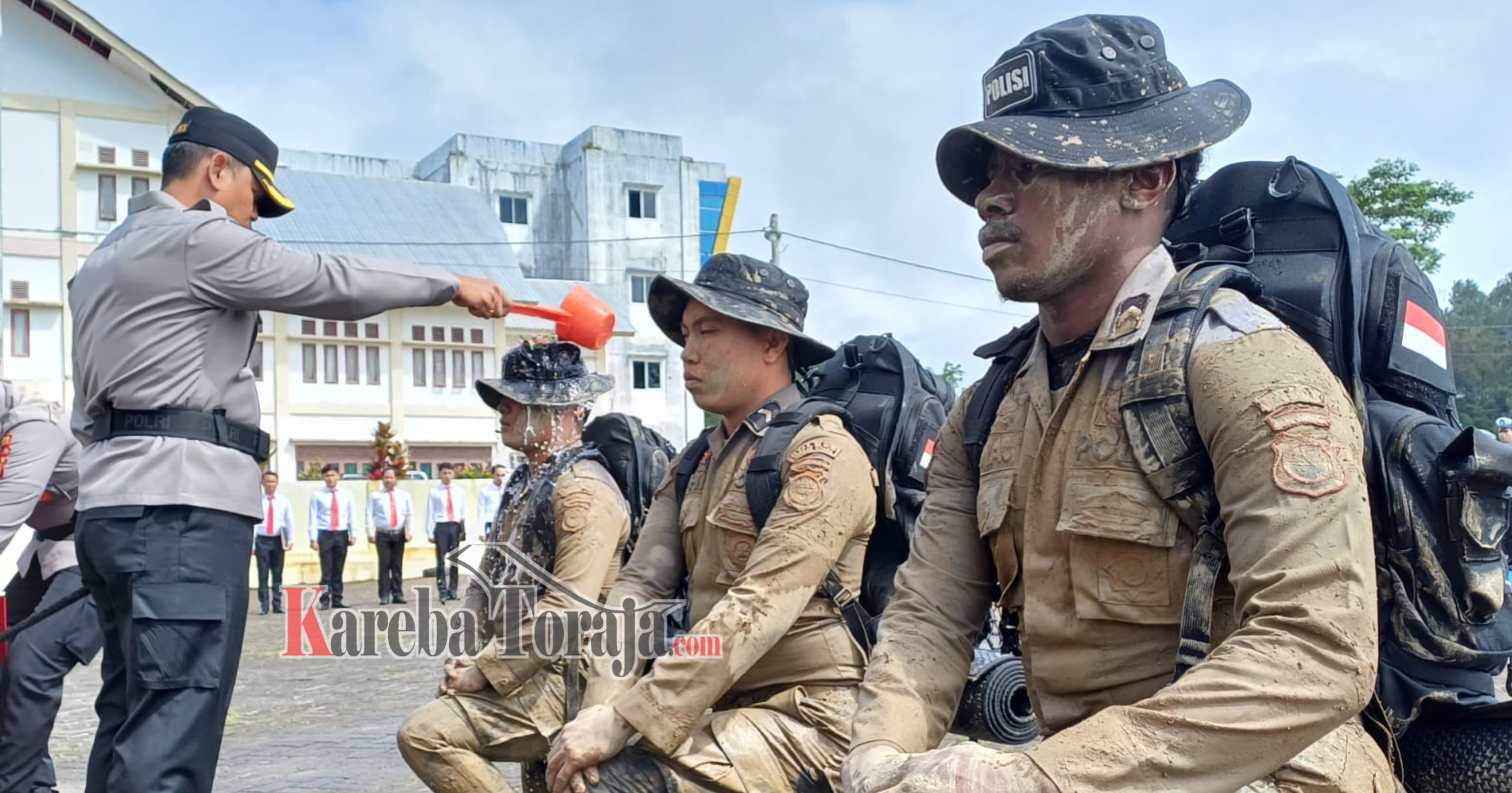 22 Bintara Baru Polres Toraja Utara Jalani Tradisi Pembaretan