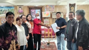 Bertemu Bupati Toraja Utara, Tim Pemekaran DOB Toraja Timur Serahkan SK