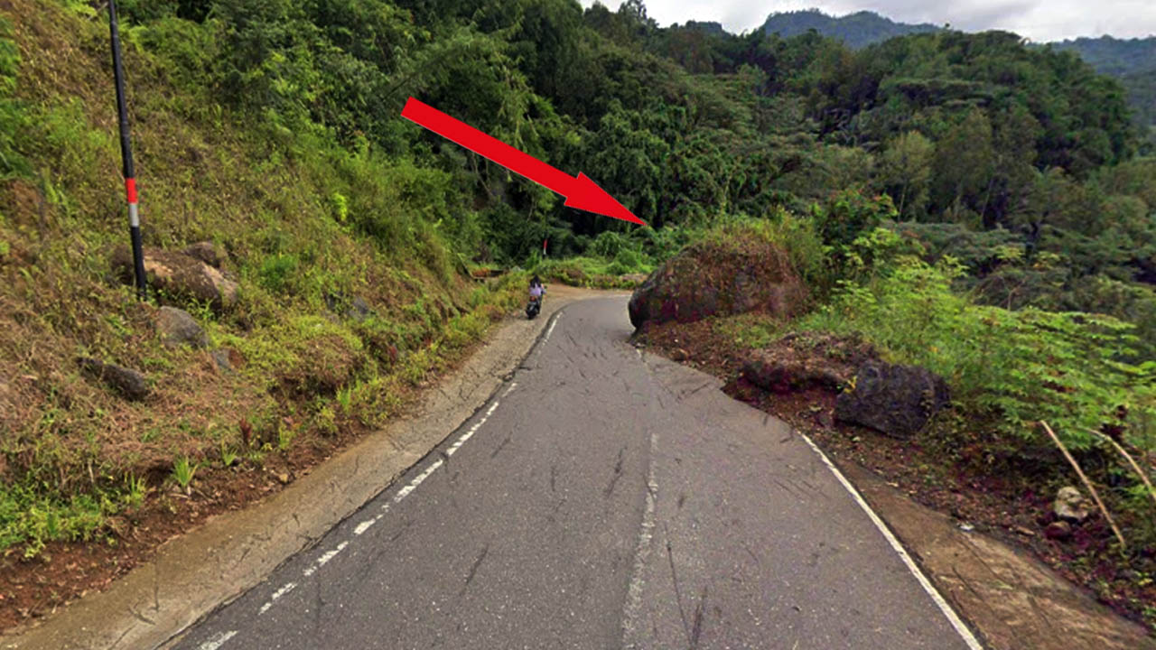 Bina Marga Sulsel Terkendala Anggaran untuk Evakuasi Batu Besar Pada Lokasi Truk Terbalik di Sereale
