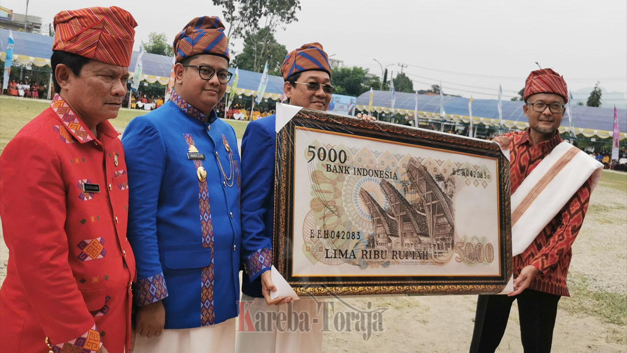 Bank Indonesia Memorabilia Uang Pecahan Rp 5000 Bergambar Tongkonan