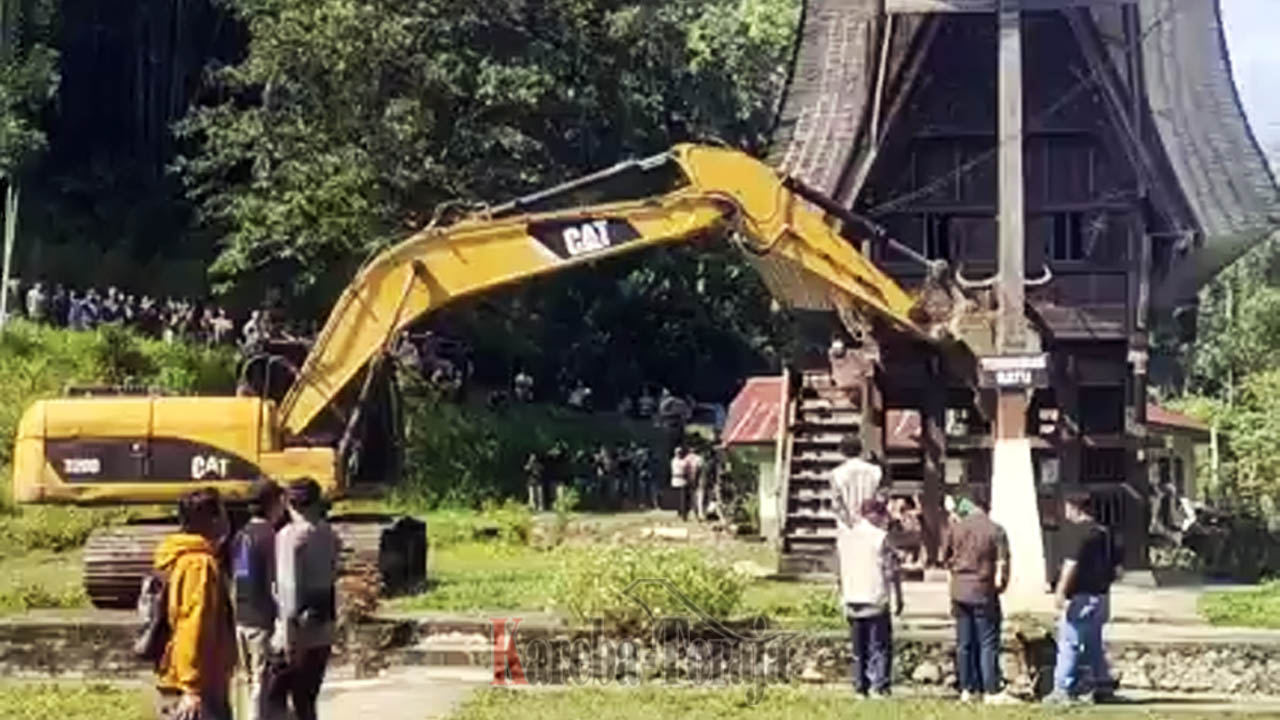 OPINI: Eksekusi Tongkonan; Ketika Kepastian Hukum Mengabaikan Kearifan Lokal