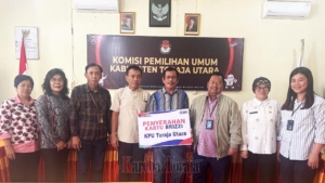 BRI Bagikan ID Card BRIzzi kepada Jajaran KPU Toraja Utara