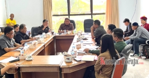 Pengadaan 7 Ambulance Diduga Tanpa Surat Resmi, DPRD Panggil Dinkes Tana Toraja
